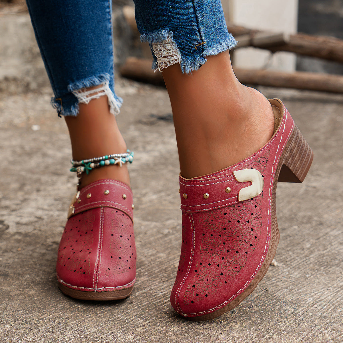 Women's slides with floral cut-outs and elegant heel Ivyshape