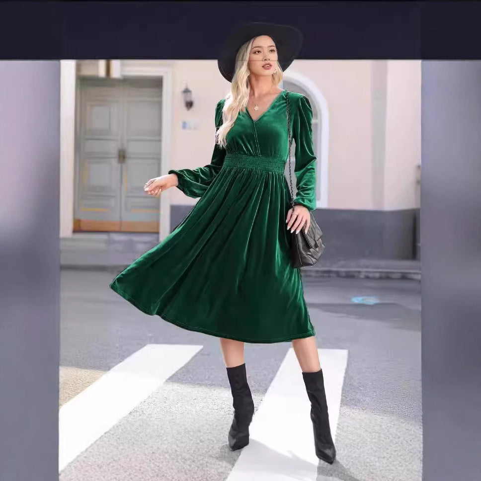 Women's midi dress made of soft velvet with a minimalist V-neck and elastic waistband Ivyshape