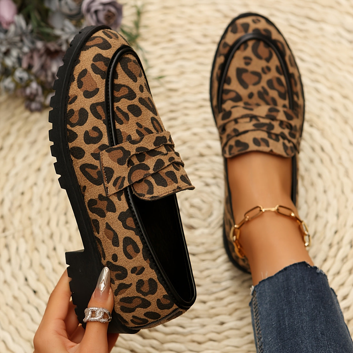 Ladies moccasin shoes with stylish leopard print and comfortable insole Ivyshape