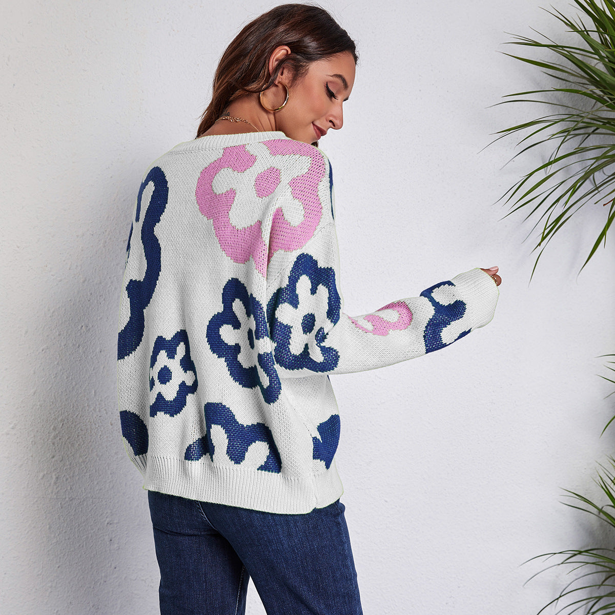 Women's patterned knitted sweater with floral motifs and casual fit Ivyshape