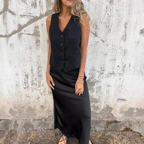 Ladies two-piece set consisting of sleeveless vest and shiny skirt Ivyshape