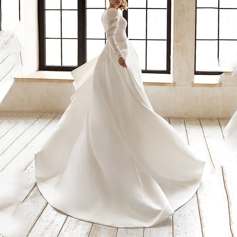 Women Elegant Wedding Dress with Deep V-Neck and Voluminous Skirt Ivyshape