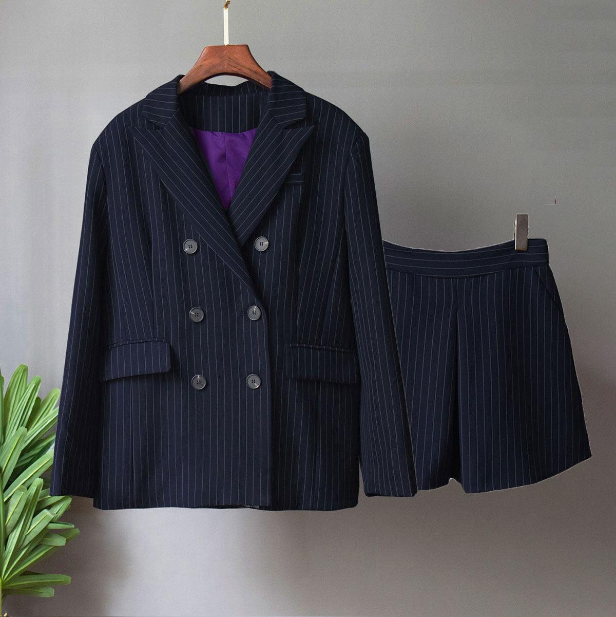Women Elegant two-piece suit set with fitted blazer and shorts Ivyshape
