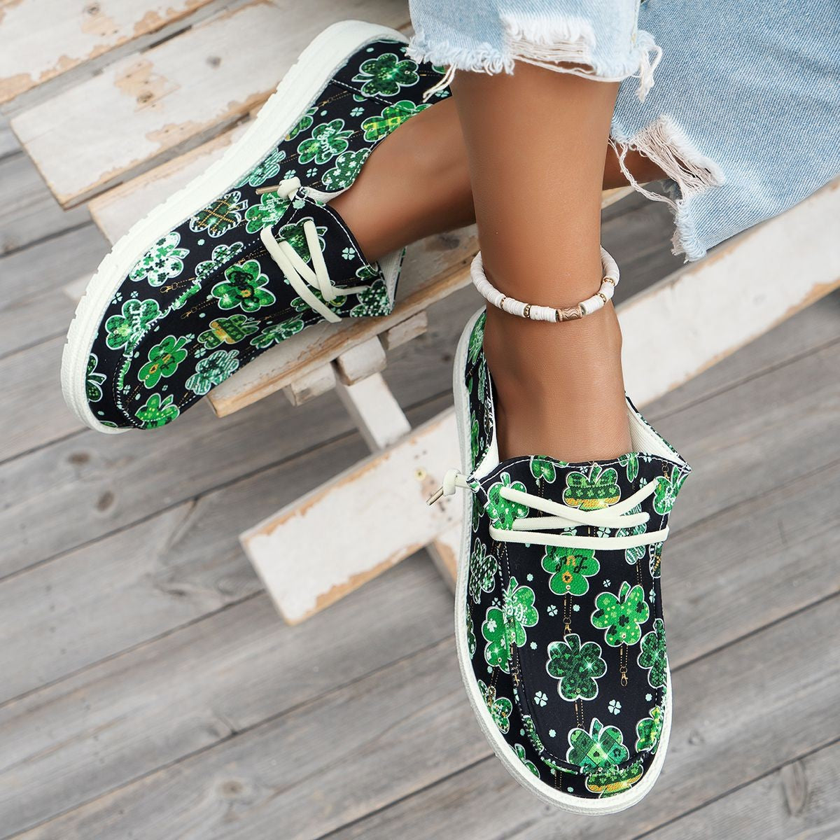 Ladies casual shoes with cheerful cloverleaf design Ivyshape
