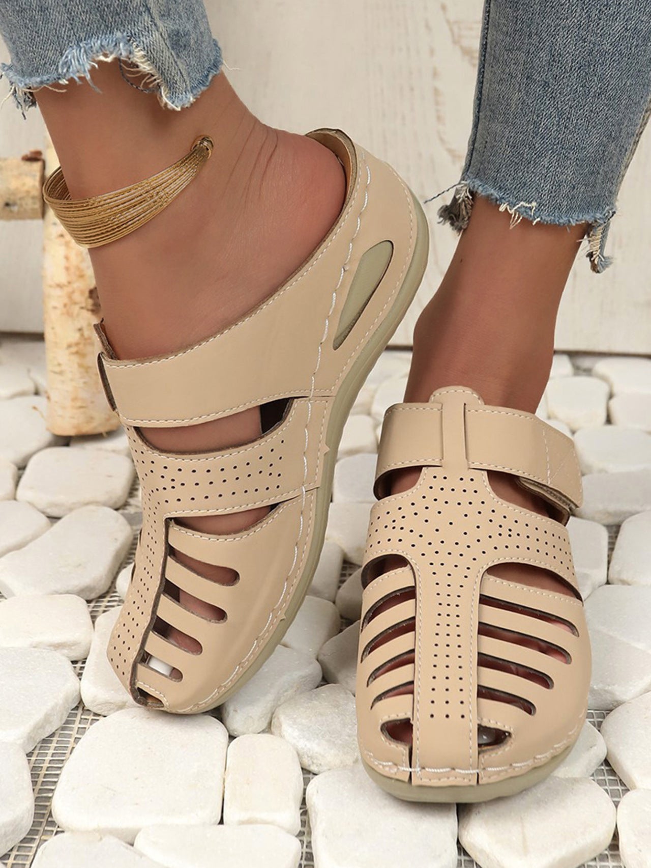 Women's Comfortable Clogs with Breathable Upper Structure and Adjustable Strap Ivyshape