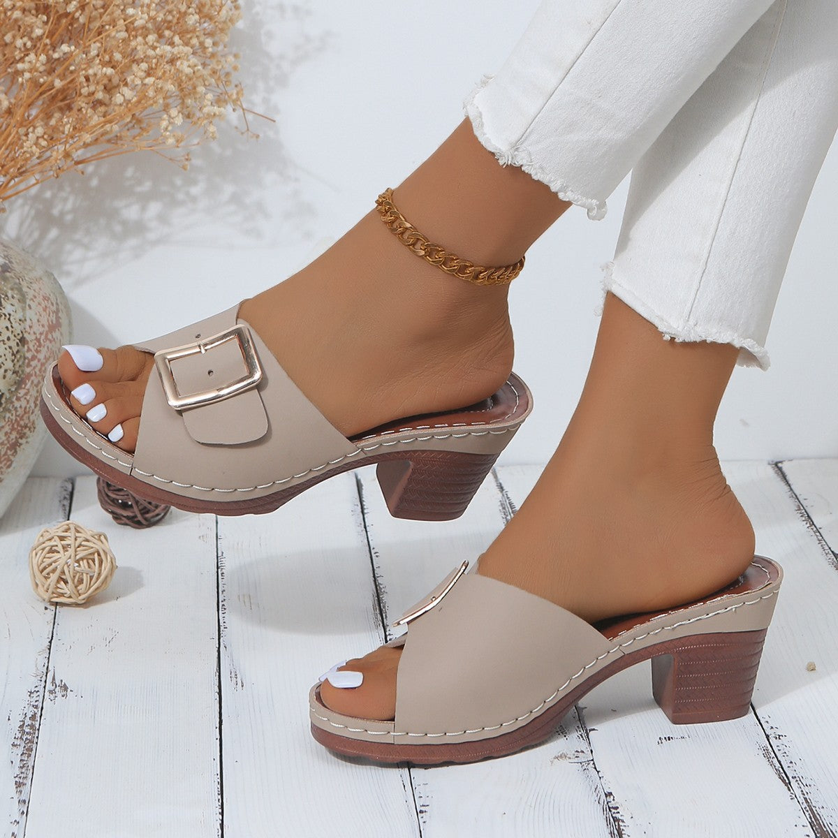 Women Elegant Wedge Sandals with Fashionable Buckle Design and Ergonomic Footbed Ivyshape