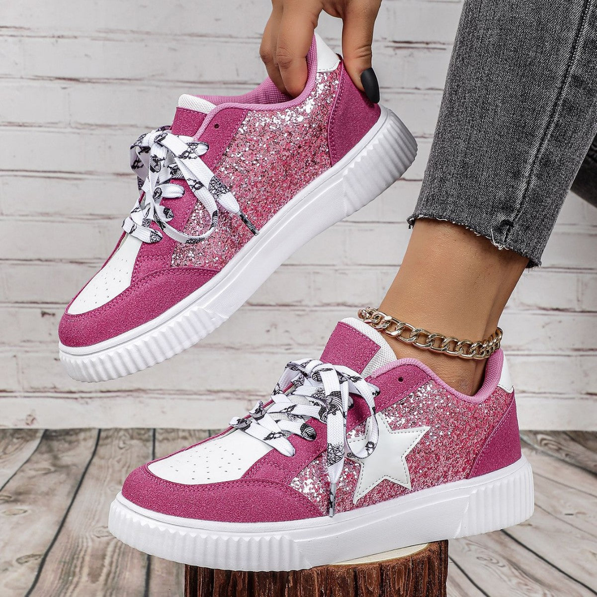 Women Sparkling Sneakers with Glittering Surface and Sporty Design Ivyshape