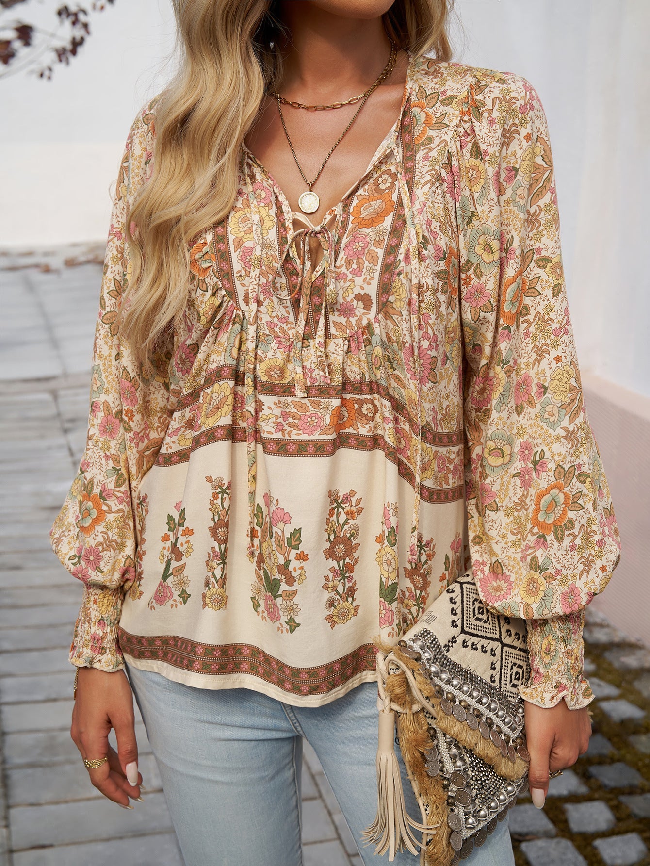 Women airy blouse with floral pattern and elastic waistband Ivyshape