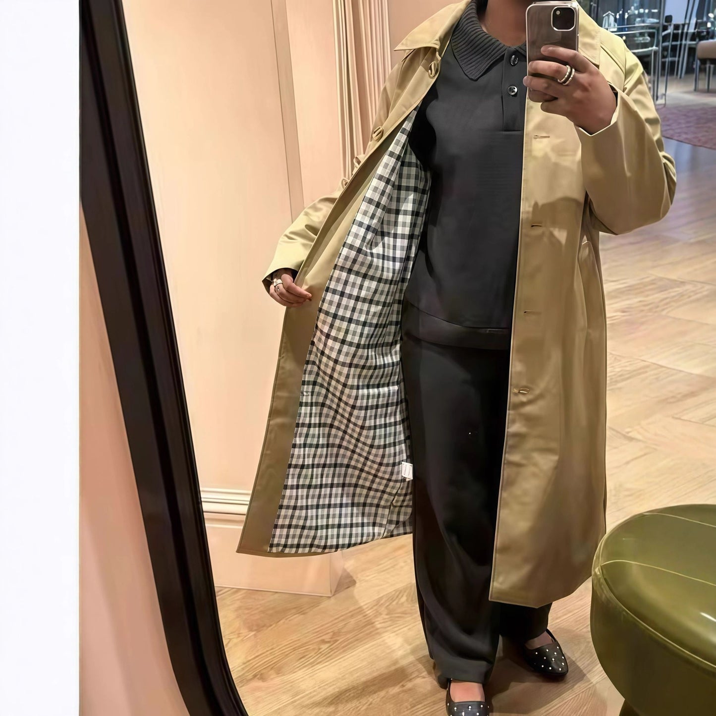 Women Elegant Trench Coat with checked interior and wide cut Ivyshape