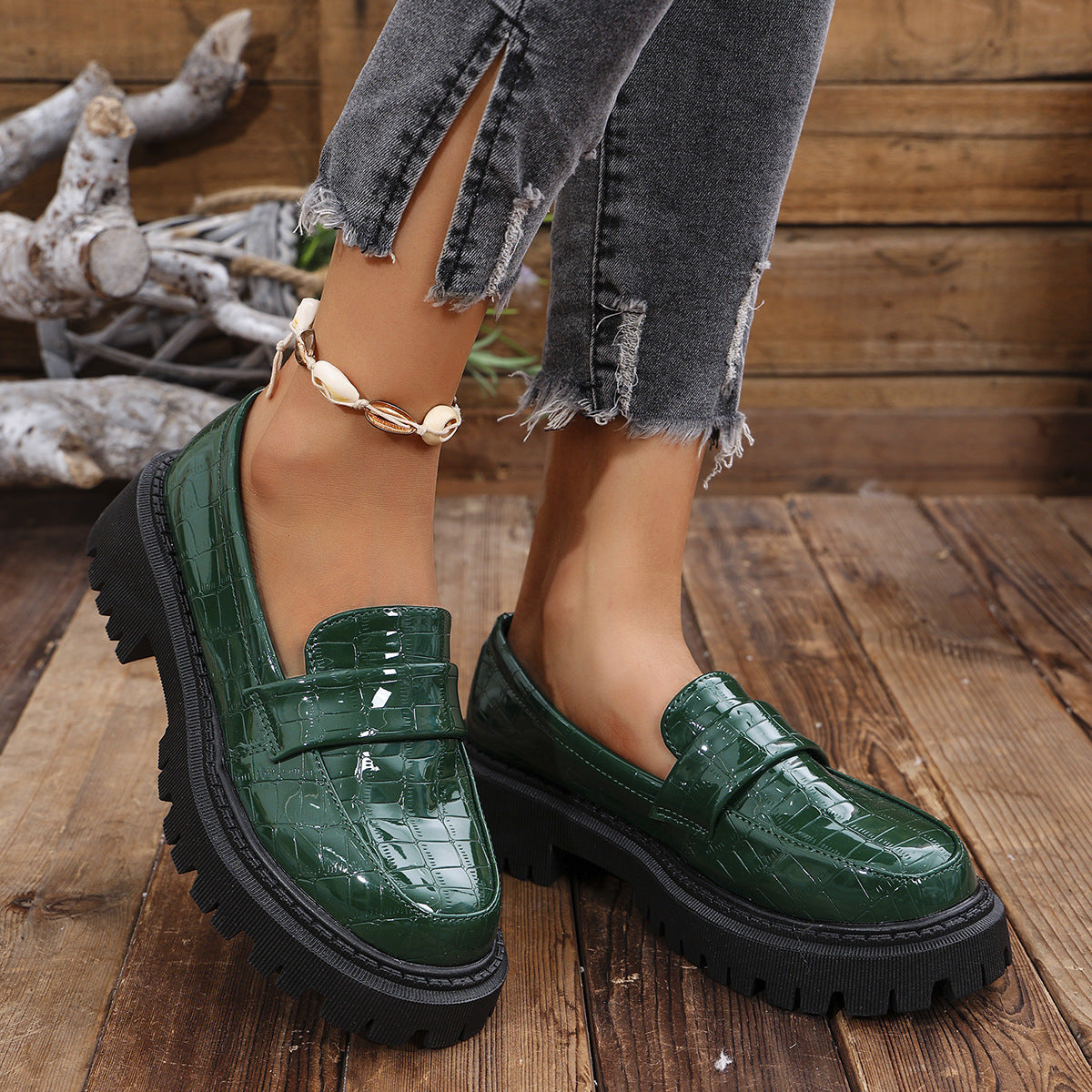 Women's moccasins with modern crocodile design and robust profile Ivyshape