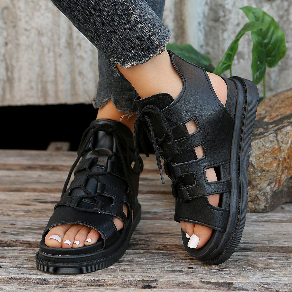 Women's sporty toe-post sandals with innovative lacing system and flexible sole Ivyshape