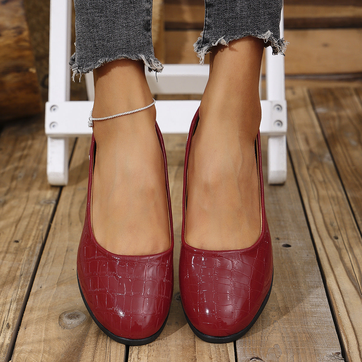 Women Comfortable Wedge Slippers with Shiny Upper Material Ivyshape