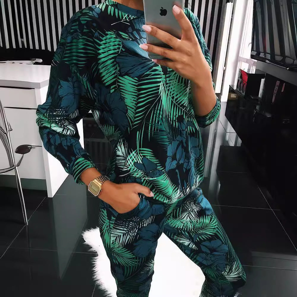 Women’s leisure suit with floral print and practical pockets Ivyshape