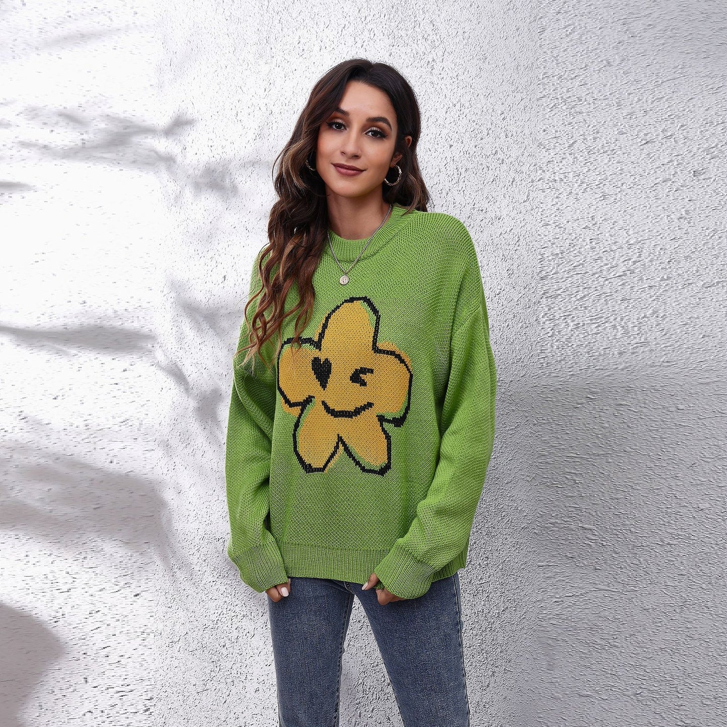 Ladies chunky knitted sweater with floral pattern and casual cut Ivyshape