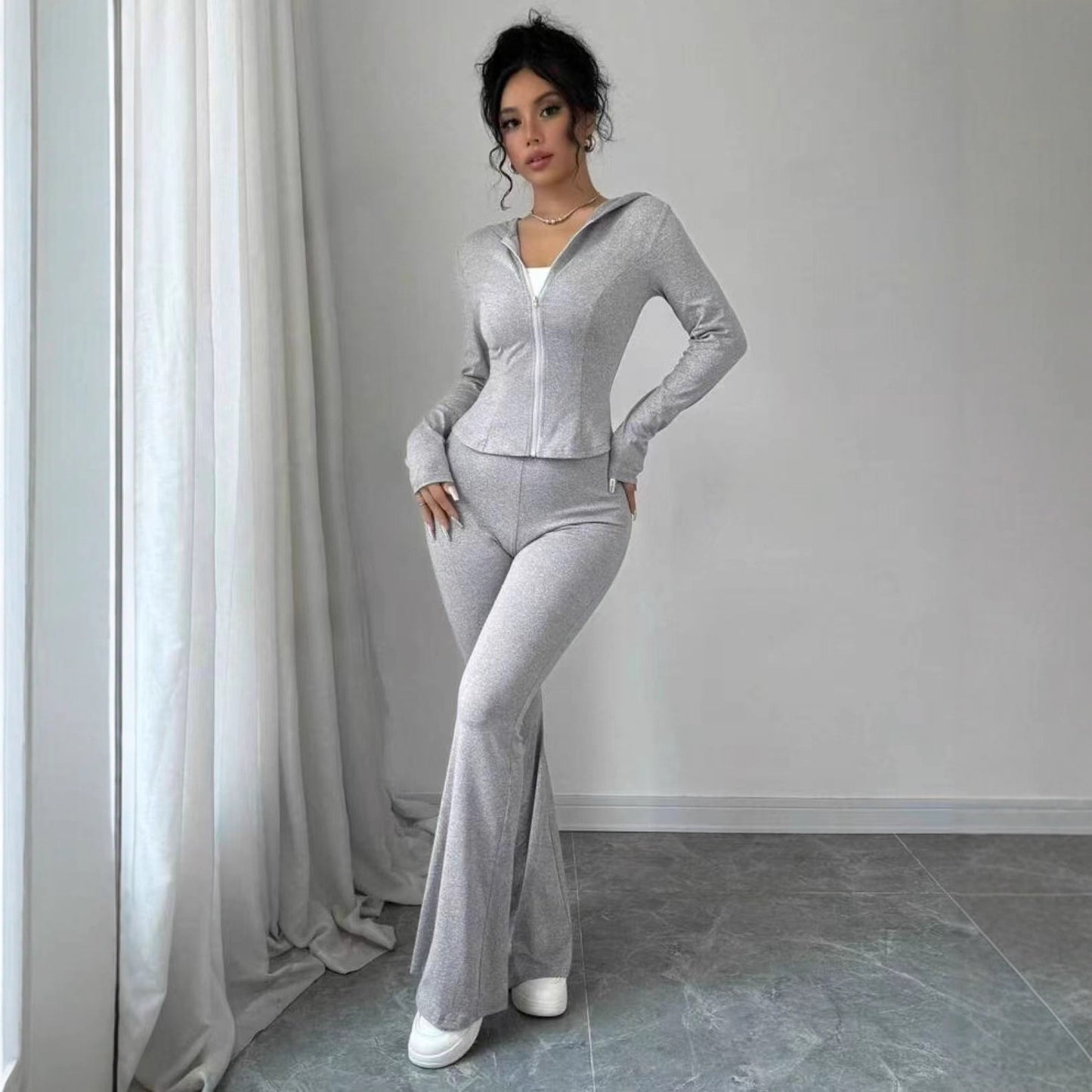 Ladies sporty jumpsuit made of elastic material with zipper Ivyshape