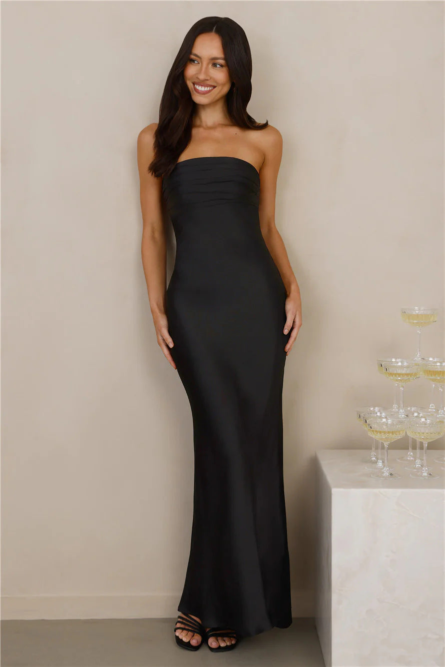 Women Elegant Strapless Maxi Dress with Shimmering Satin and Figure-Hugging Cut Ivyshape