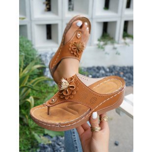 Women's wedge sandals with stylish floral details and ergonomic footbed Ivyshape