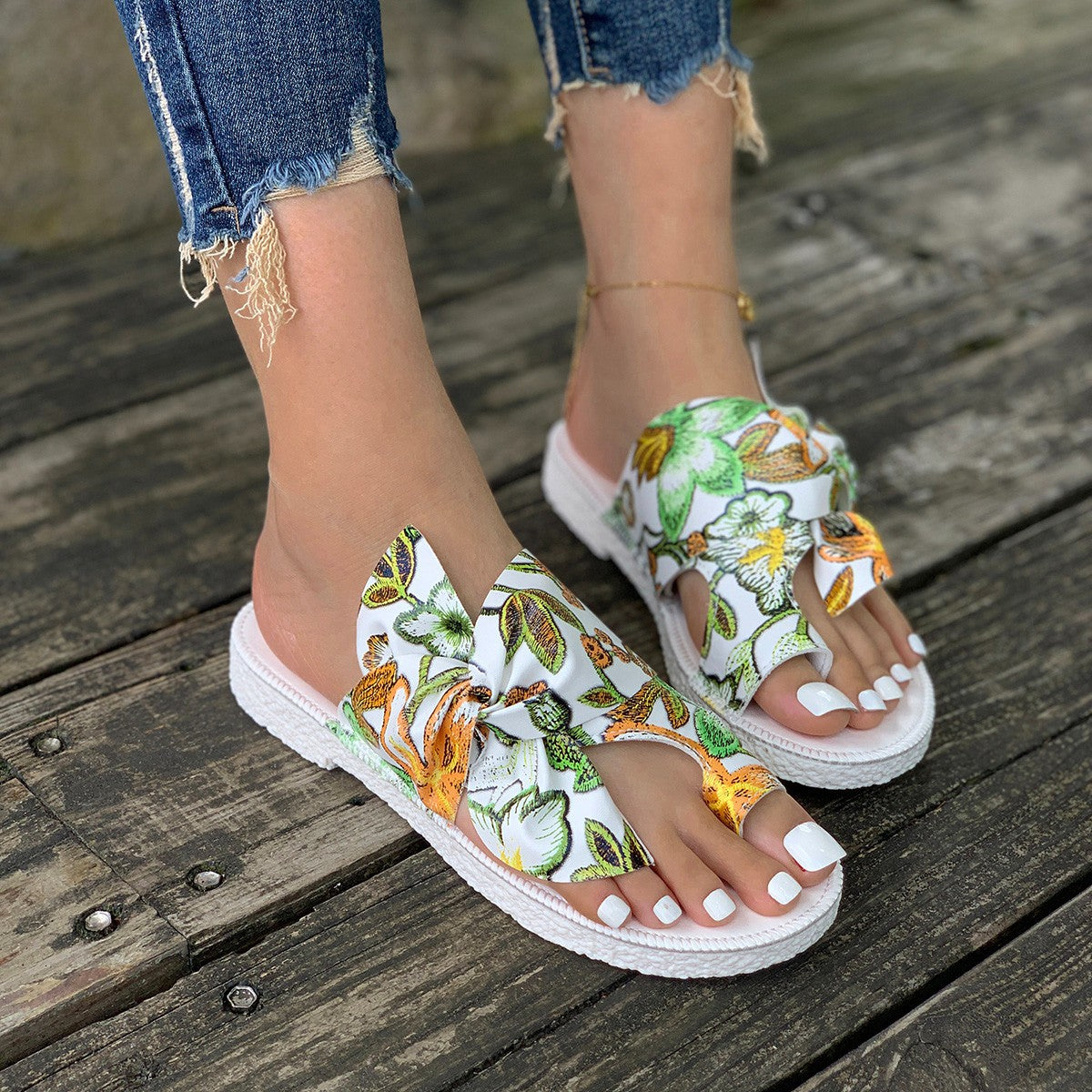 Ladies clogs with intricate floral pattern and comfortable footbed Ivyshape