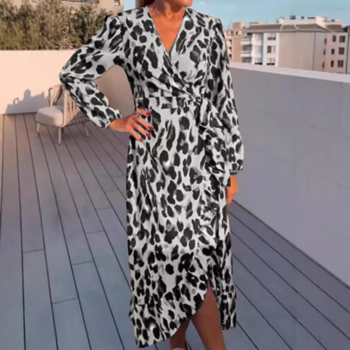 Women's wrap dress with elegant leopard pattern and voluminous sleeves Ivyshape