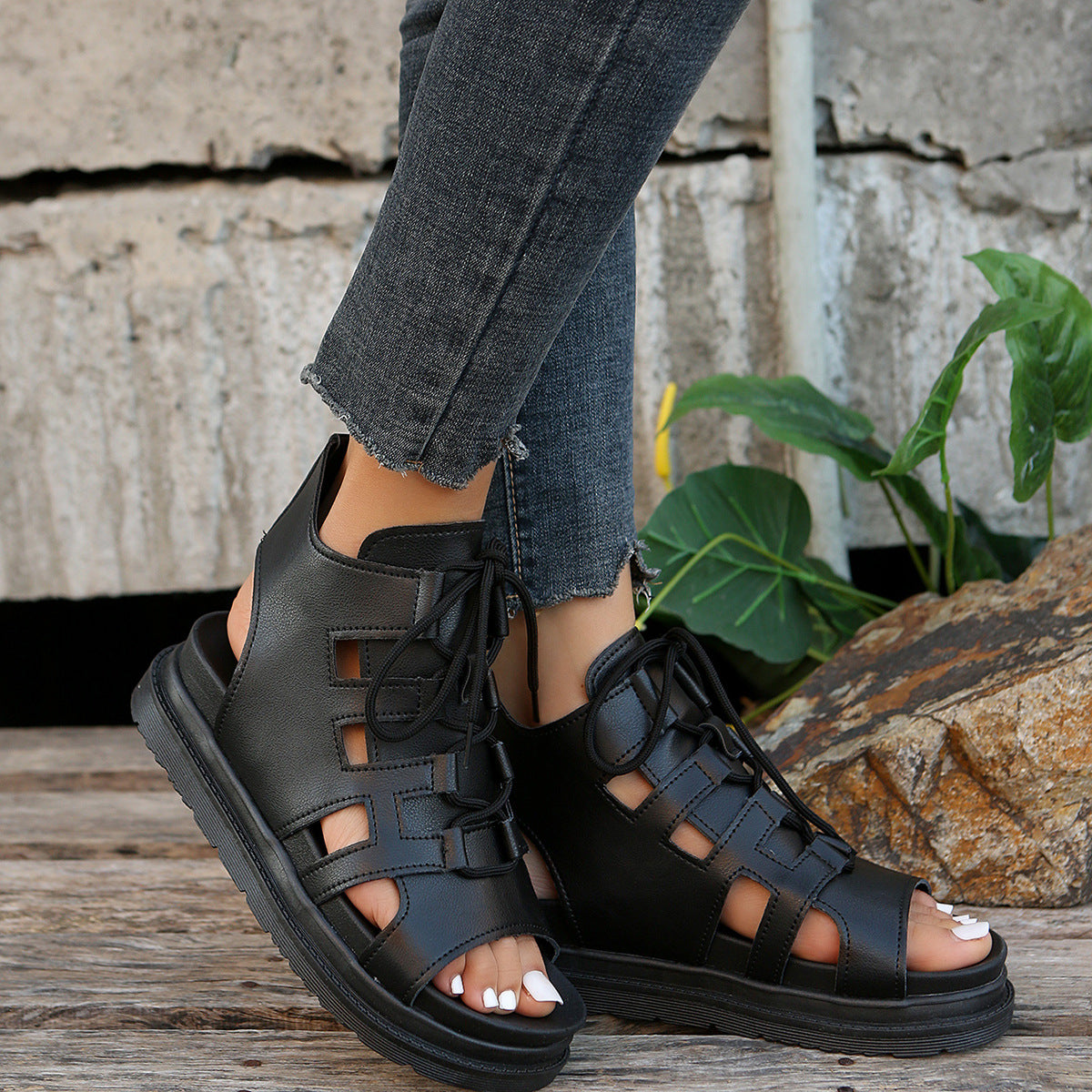 Women's sporty toe-post sandals with innovative lacing system and flexible sole Ivyshape
