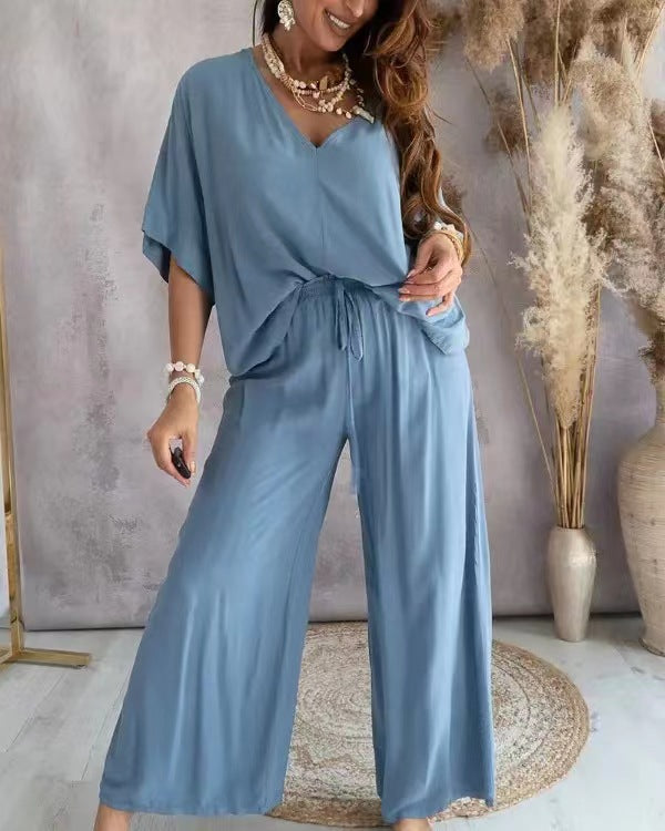 Ladies airy two-piece set made of soft fabric with V-neck Ivyshape