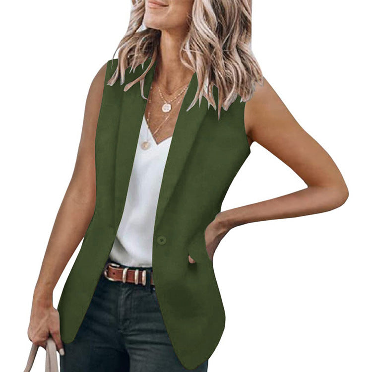 Women's sleeveless blazer jacket with pockets and modern cut Ivyshape
