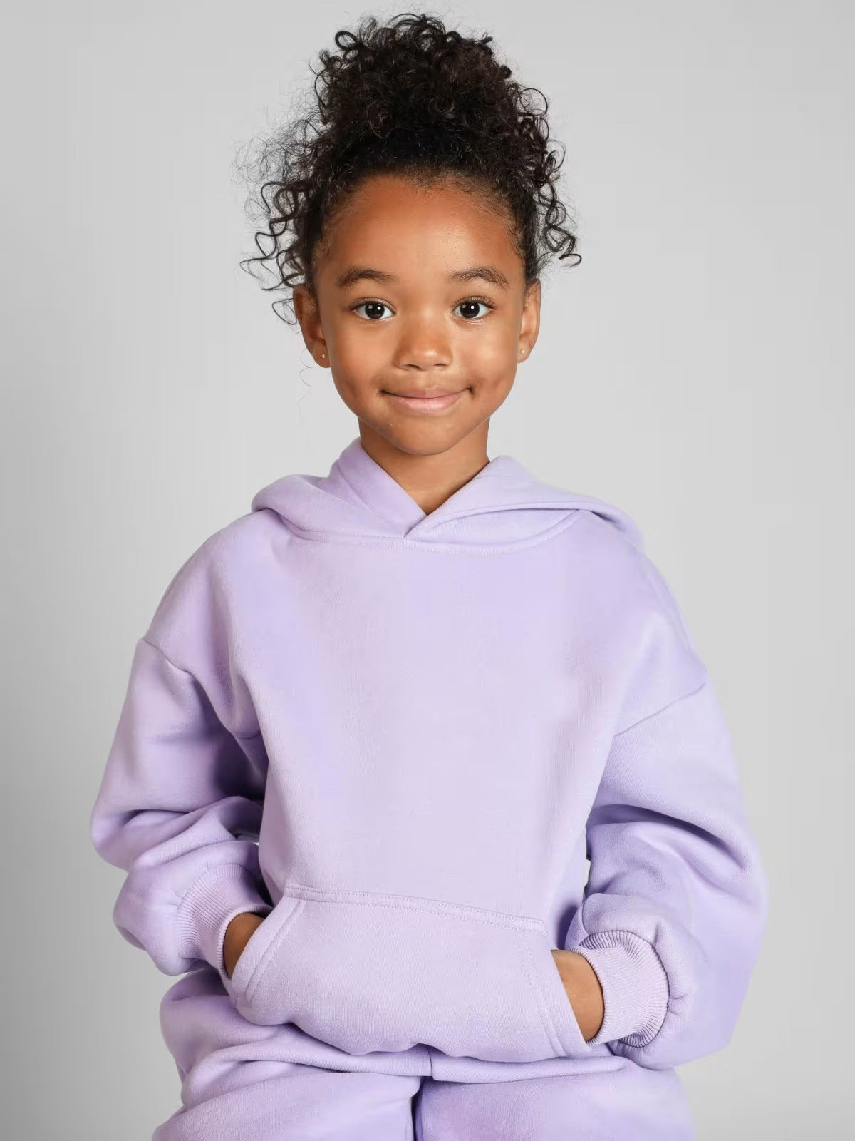 Women's casual hoodie with spacious kangaroo pocket and cozy material Ivyshape