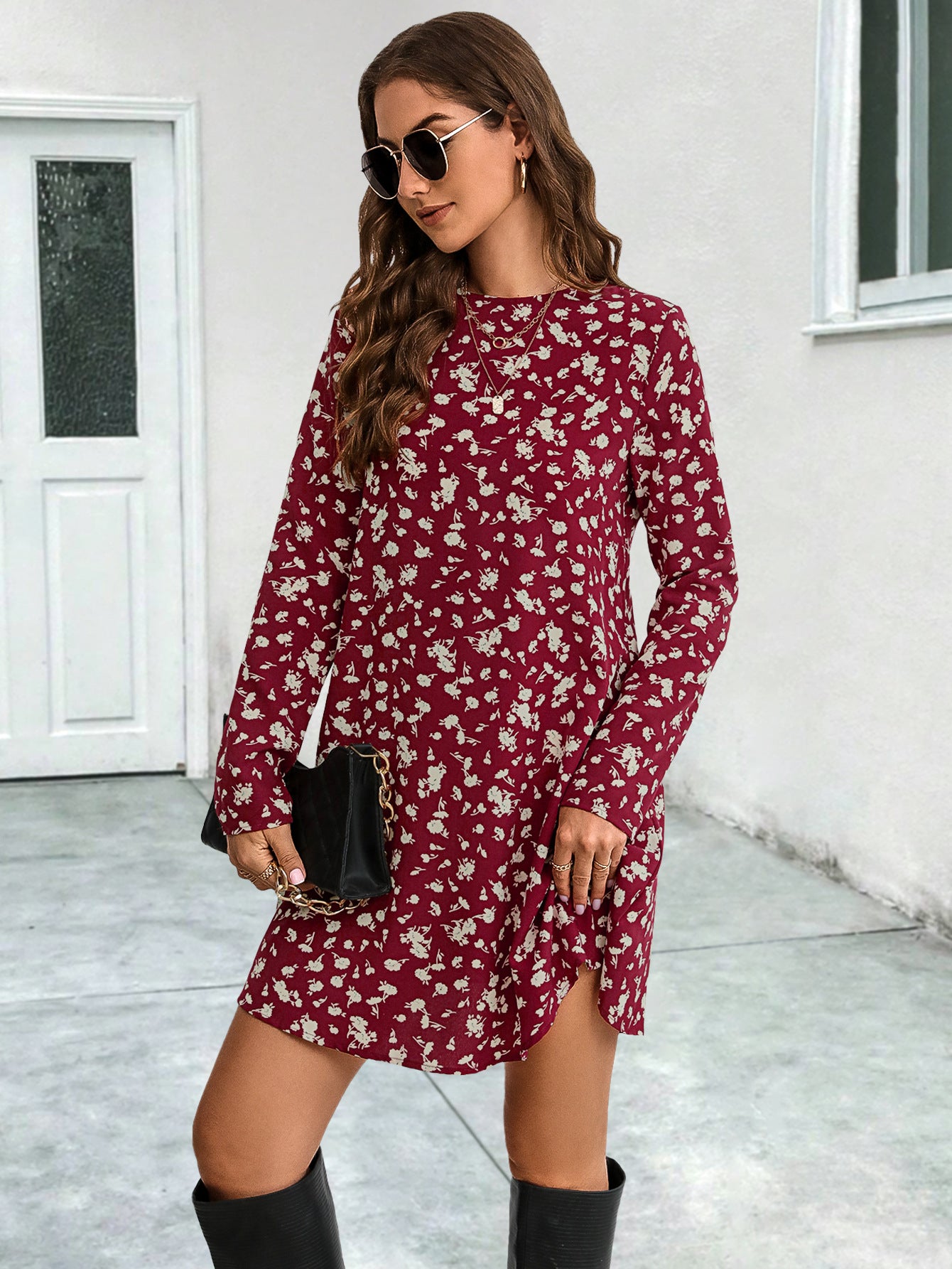 Women’s flower dress in a casual cut with long sleeves and round neckline Ivyshape