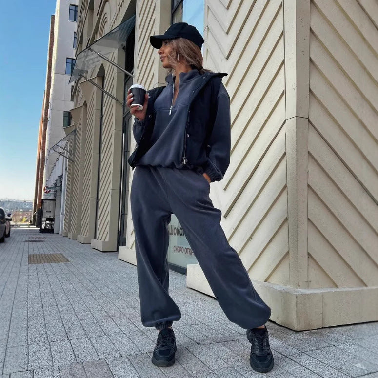 Women's sporty fleece tracksuit with half zip and elastic cuffs Ivyshape