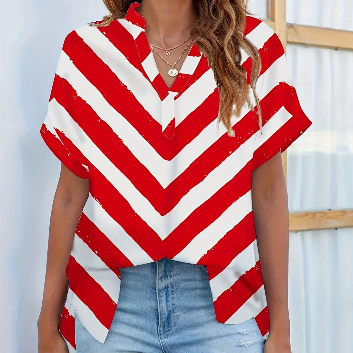 Women's casual blouse with V-neck and eye-catching chevron pattern Ivyshape