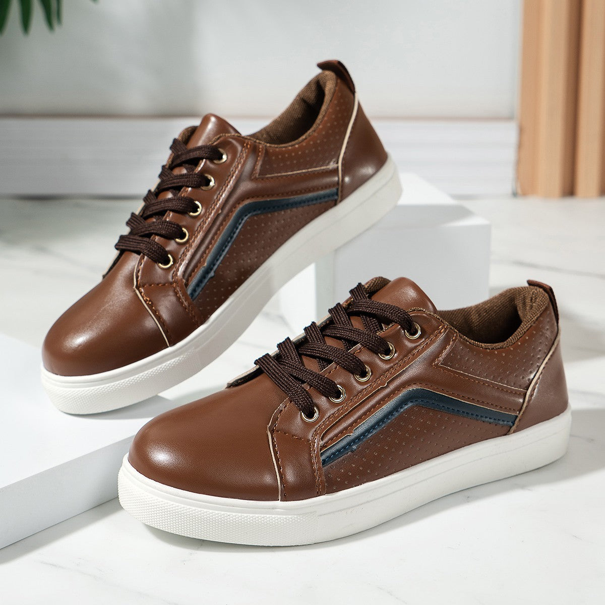 Women Fashion Sneakers with perforated surface and flexible sole Ivyshape