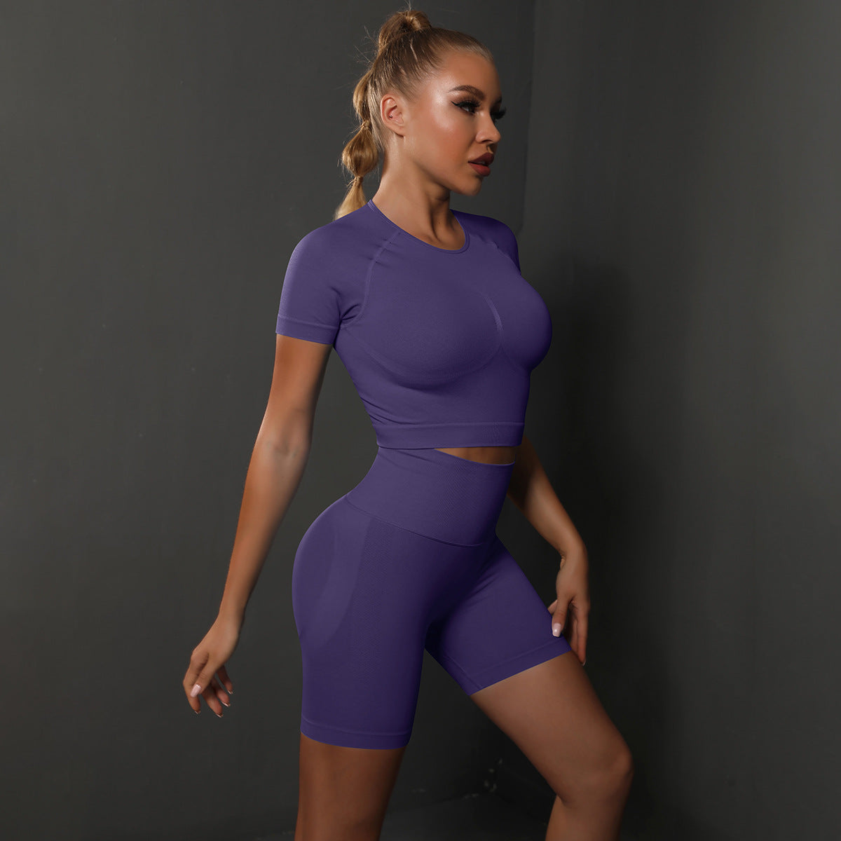 Women's Sporty Set with Figure-Hugging Crop Top and Bike Shorts Ivyshape