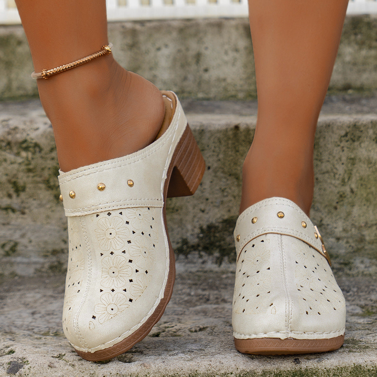 Women's slides with floral cut-outs and elegant heel Ivyshape