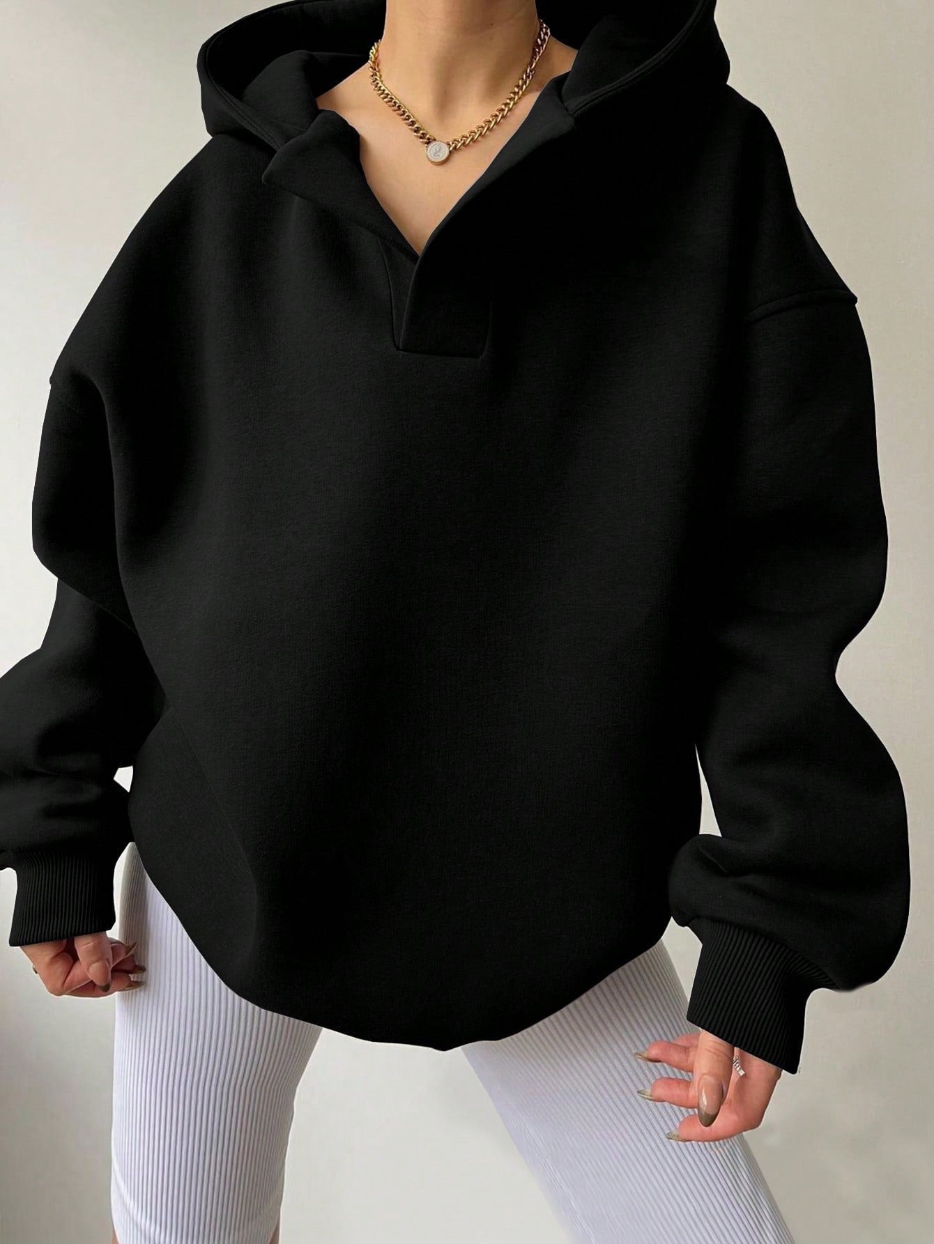 Women's hoodie with oversized fit and V-neck Ivyshape
