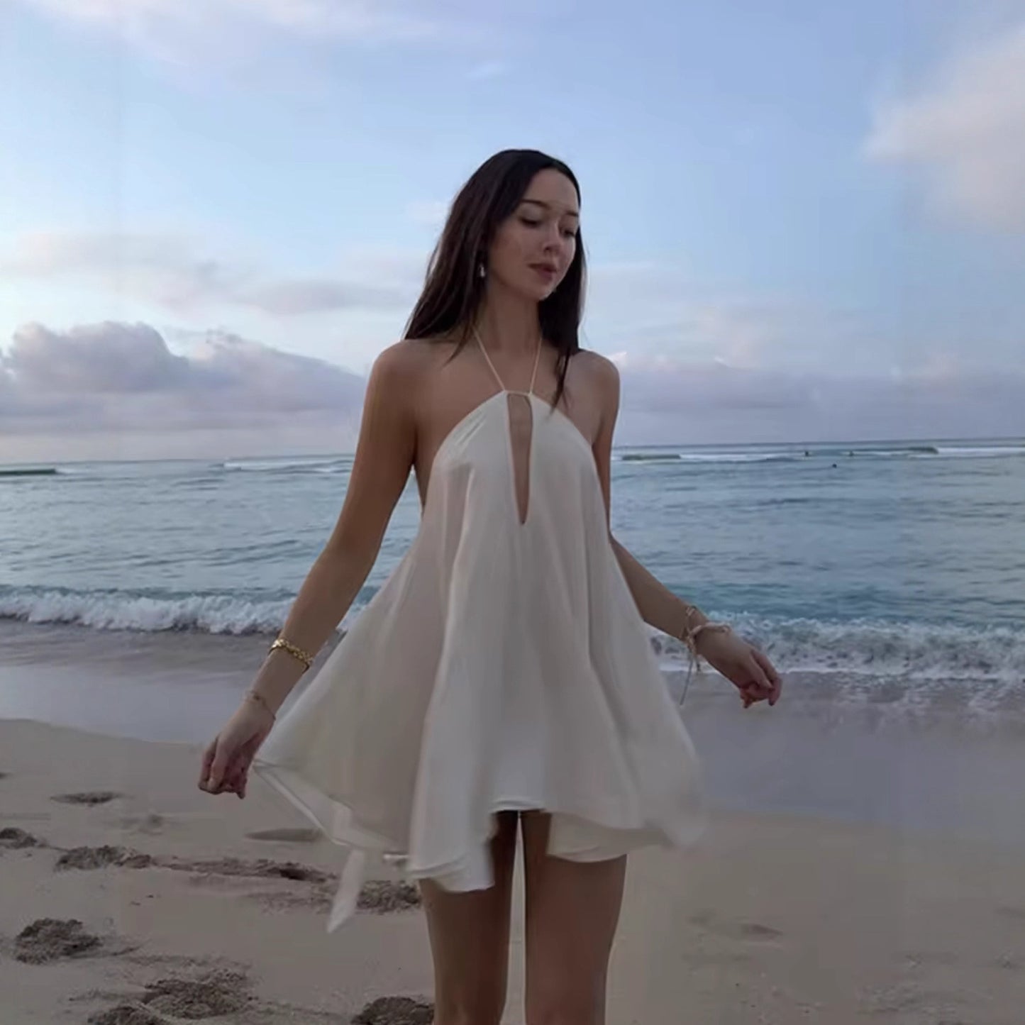 Ladies airy chiffon dress with deep V-neckline and adjustable straps Ivyshape