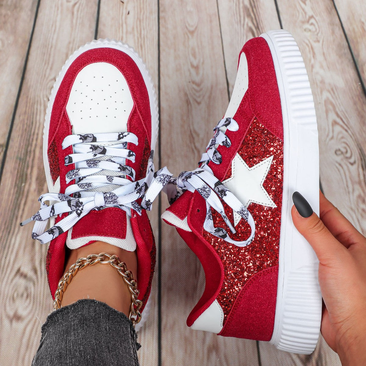 Women Sparkling Sneakers with Glittering Surface and Sporty Design Ivyshape