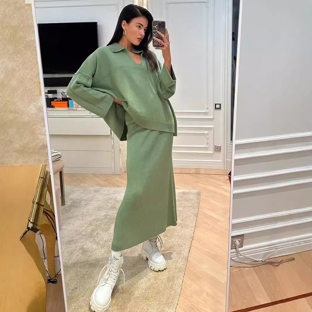 Ladies' fashionable knitted ensemble with a loose fit and deep V-neck Ivyshape