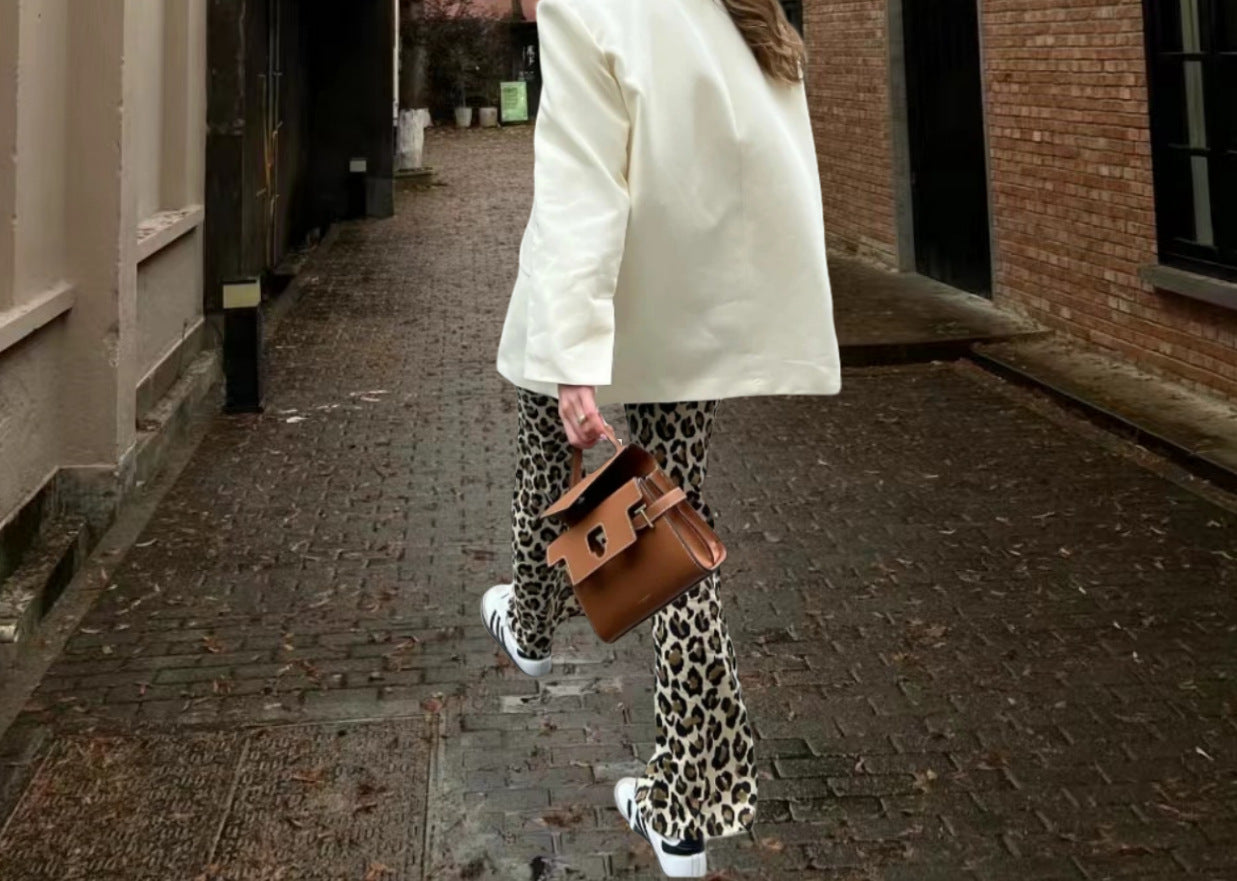 Women's fashionable fabric pants with animal print Ivyshape