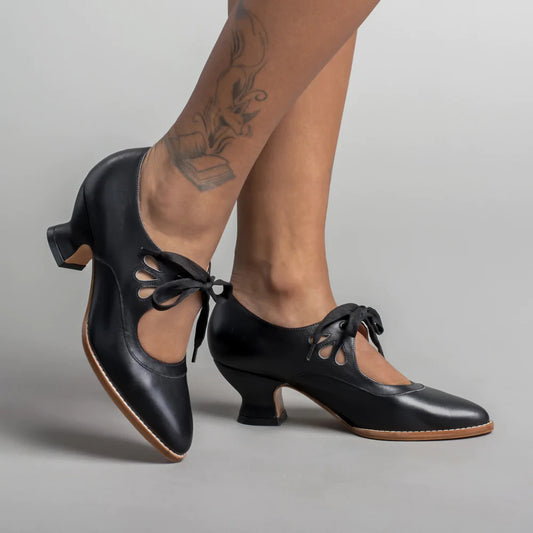 Ladies Elegant and stylish pumps with lacing accents Ivyshape