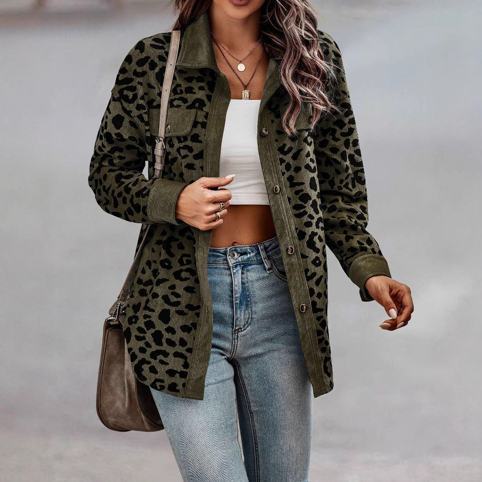 Women's jacket in leopard print with textured fabric and practical pockets Ivyshape