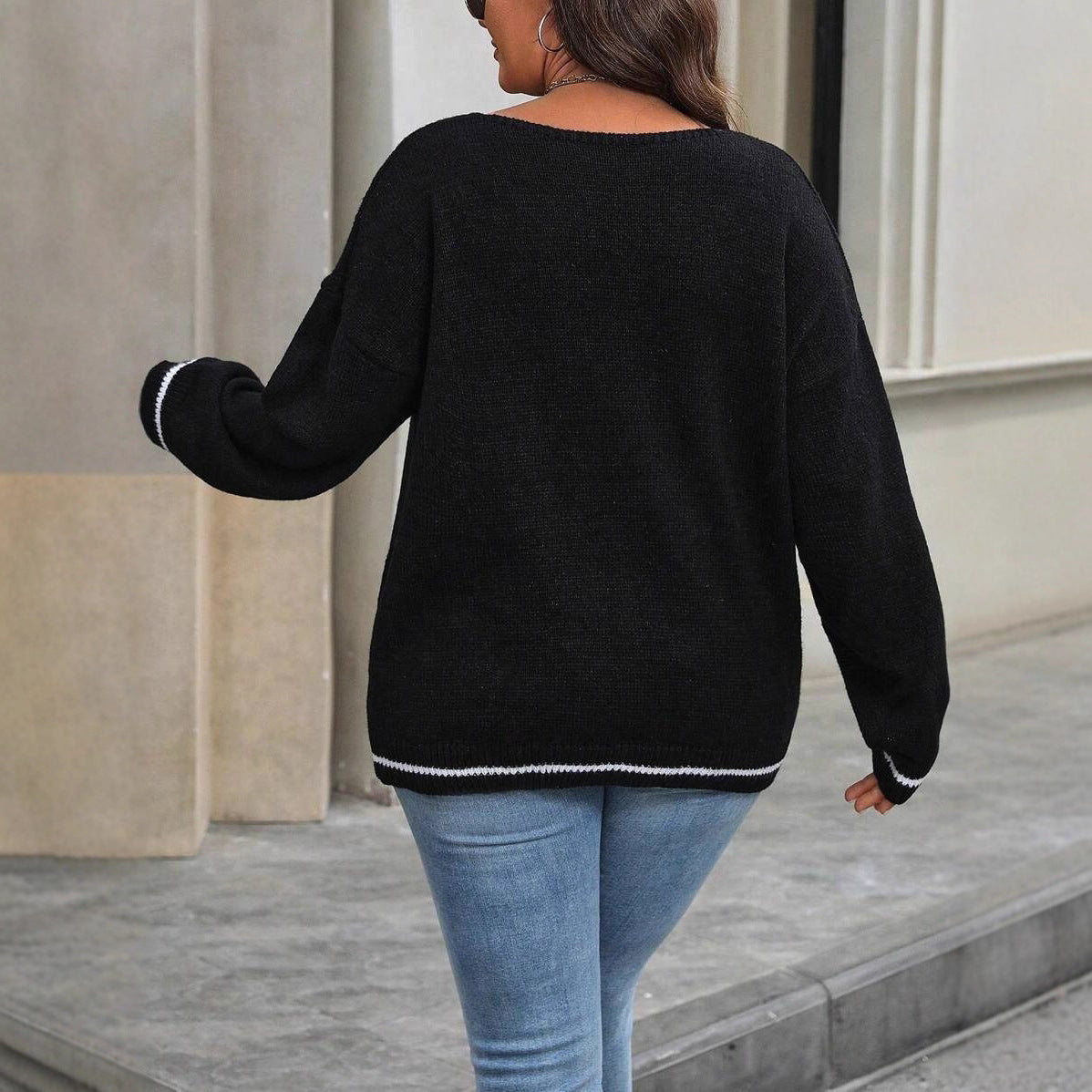 Women's knit sweater with ghost motif and V-neck Ivyshape