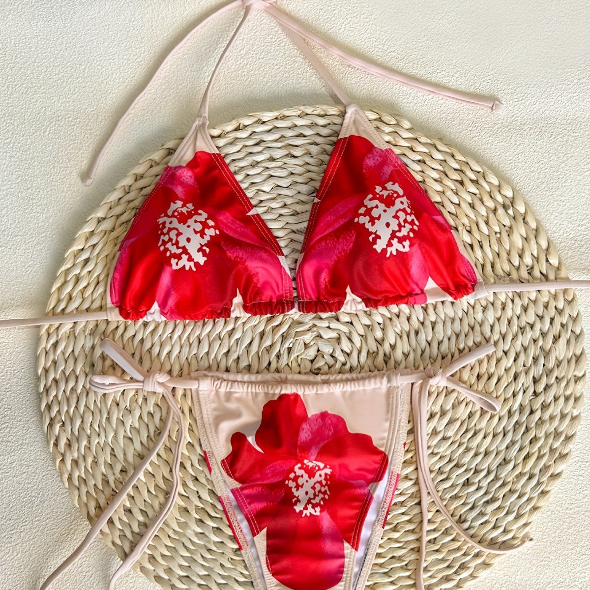 Women's triangle bikini with floral design and adjustable straps Ivyshape