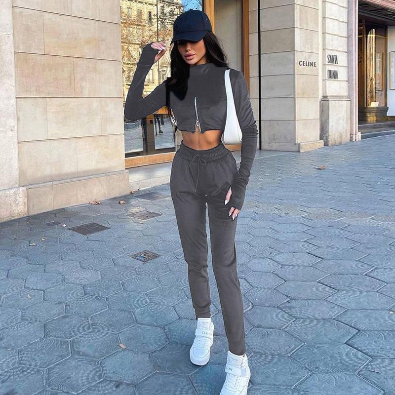 Ladies casual tracksuit with short top and high collar Ivyshape