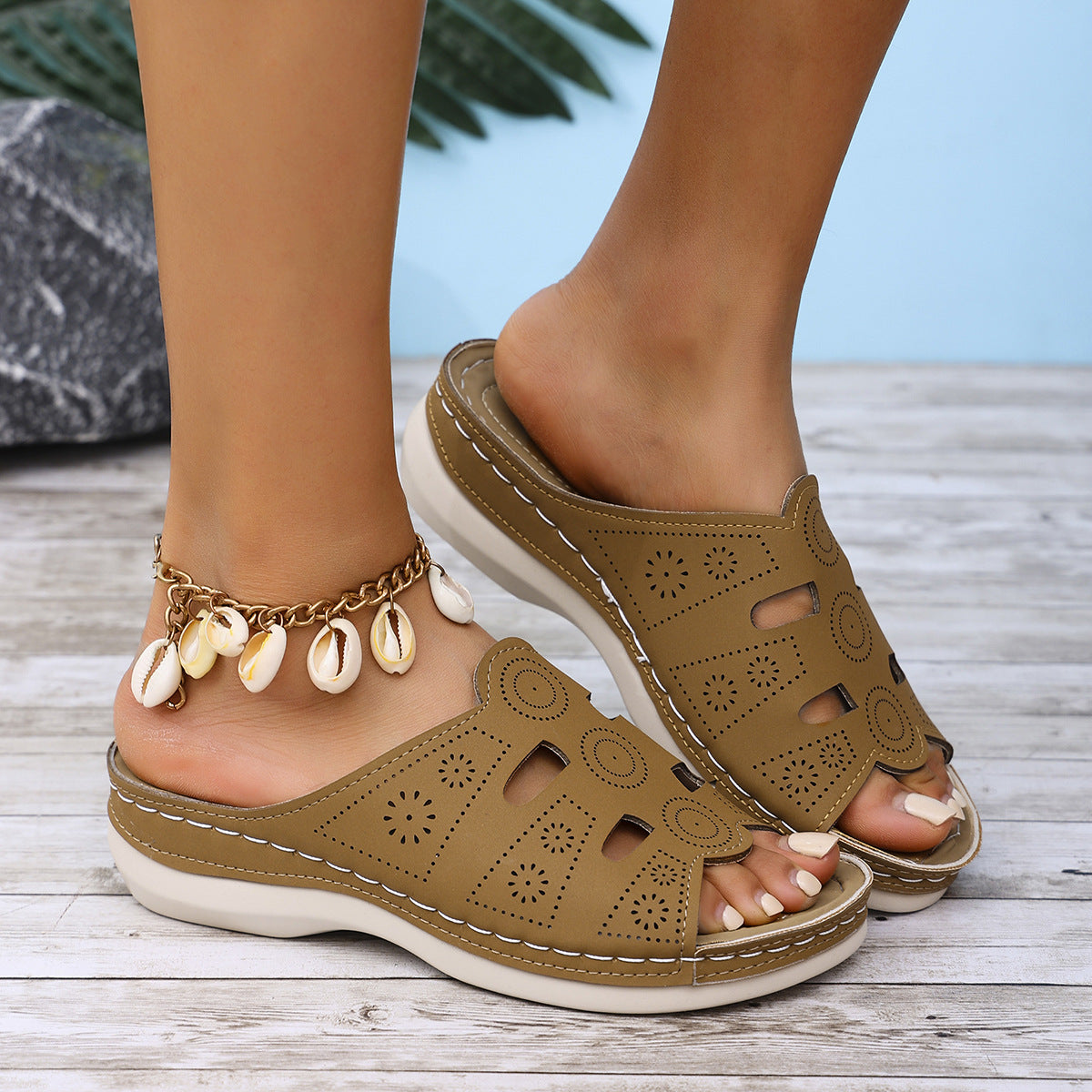 Women's clogs with air holes and slip-resistant sole Ivyshape