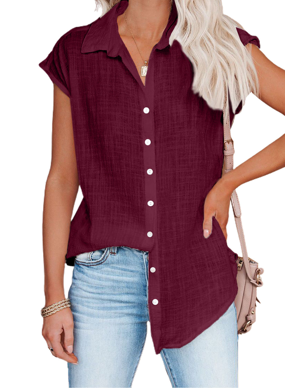 Ladies airy short-sleeve blouse made of lightweight fabric Ivyshape