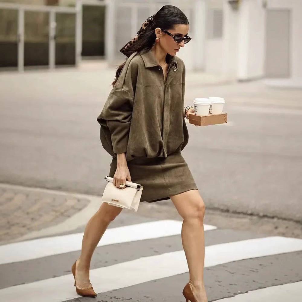 Women's elegant pencil skirt made of high-quality suede imitation with seamless finish Ivyshape