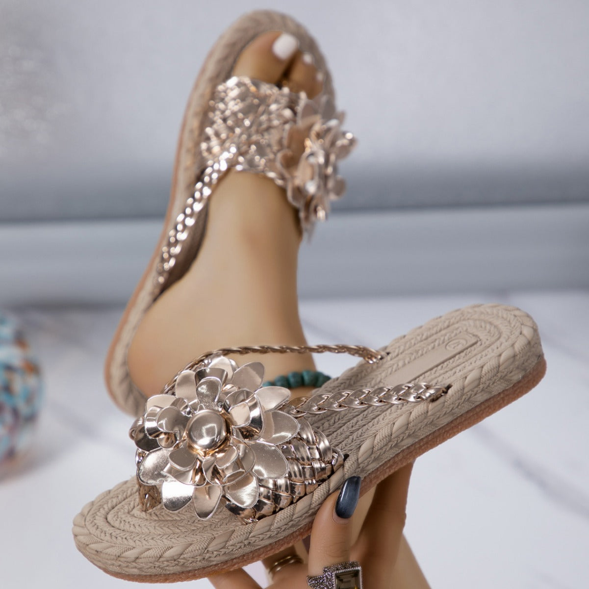 Ladies floral decoration sandals with comfortable footbed technology Ivyshape