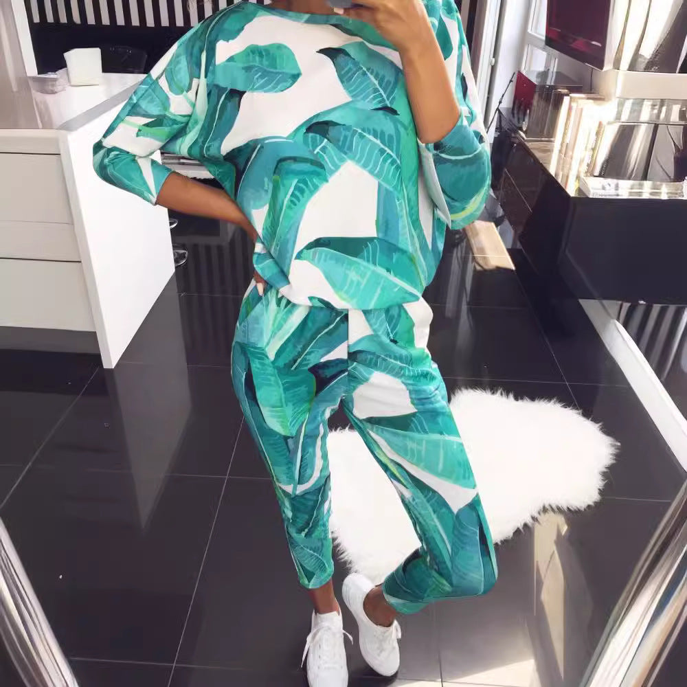 Women’s leisure suit with floral print and practical pockets Ivyshape