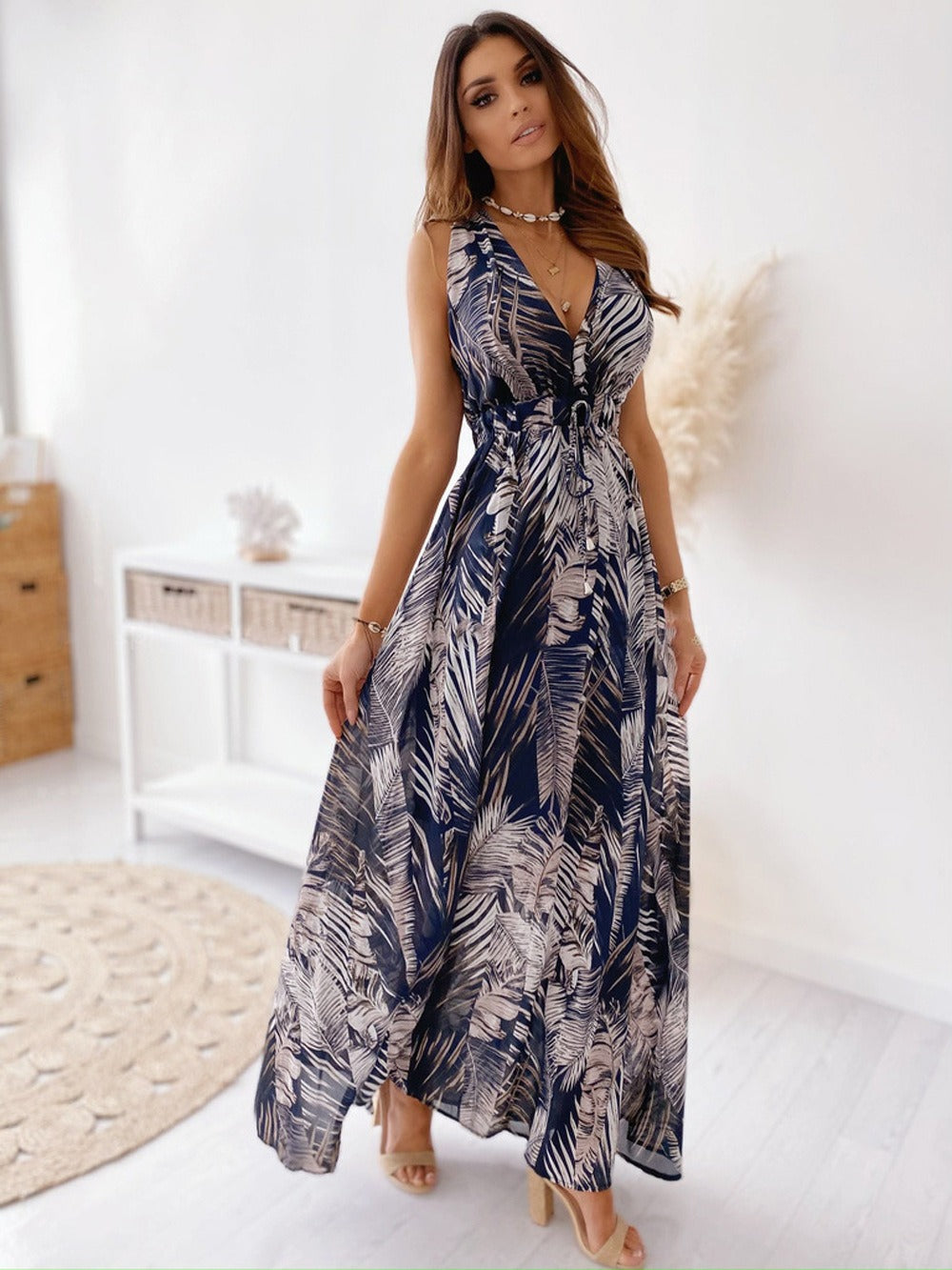 Ladies Maxi Dress with elegant V-neck and elaborate tropical design Ivyshape