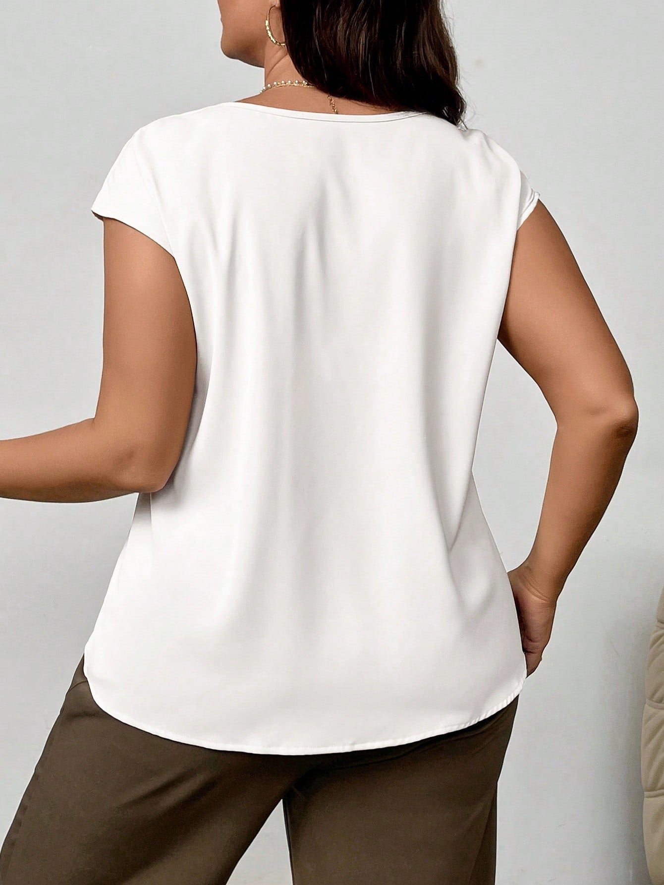Women elegant top with sophisticated pleat design Ivyshape